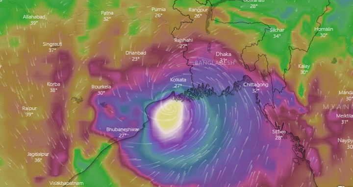 মোংলা সমুদ্রবন্দর থেকে ২৯০ কিলোমিটার দূরে ‘আম্ফান’