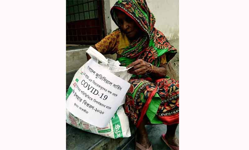 করোনা-আম্ফানে ক্ষতিগ্রস্তদের পাশে বিচারকরা