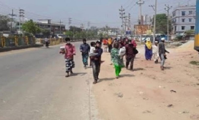 নানা পথে ঢাকা ফিরছে মানুষ