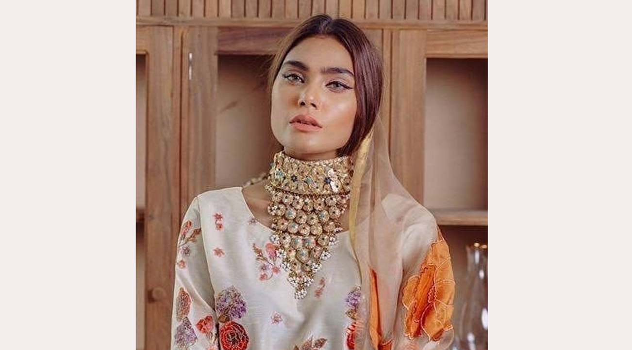 করাচির বিমান দুর্ঘটনায় মারা গেছেন শীর্ষ মডেল জারা আবিদ