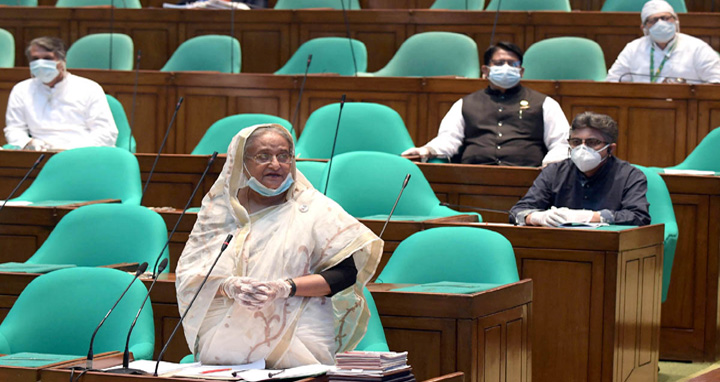 করোনার ভয়ে তো মানুষকে না খাইয়ে মারতে পারি না : প্রধানমন্ত্রী