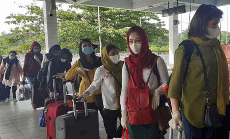 বিশেষ ফ্লাইটে বাংলাদেশ ছাড়লেন ১১০ আফগান শিক্ষার্থী