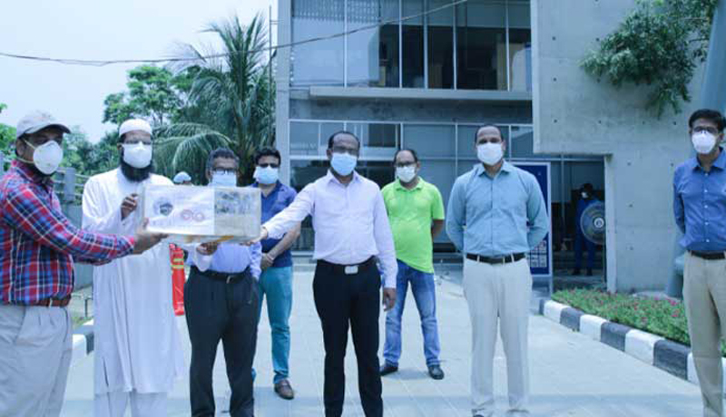 বসুন্ধরা হাসপাতালকে মাস্ক দিল বুয়েট-৯৬ ফাউন্ডেশন