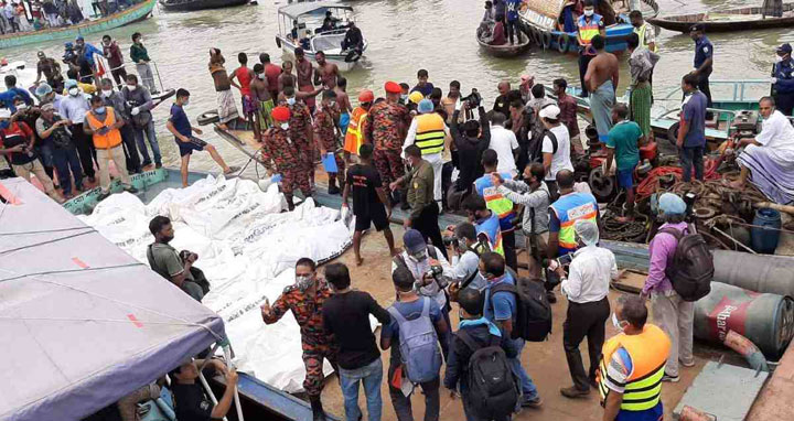 বুড়িগঙ্গায় লঞ্চডুবি : ৩২ জনের লাশ শনাক্ত
