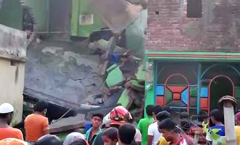 গ্যাস সিলিন্ডার বিস্ফোরণে ধসে পড়ল বাড়ি, পুড়ল সাতজন