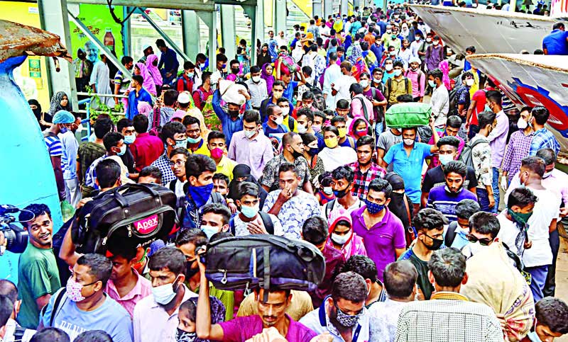লঞ্চে গাদাগাদি ভিড়ে ঝুঁকিপূর্ণ ঈদযাত্রা