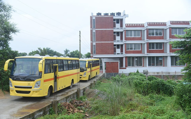 ছায়ানটকে স্কুল বাস দিয়েছে ভারতীয় হাইকমিশন