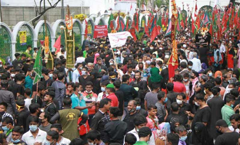 পুলিশের বাধা উপেক্ষা করে সড়কে তাজিয়া মিছিল