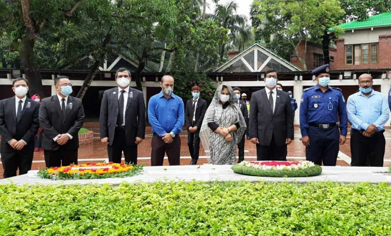 বিমসটেক কর্মকর্তাদের জাতির পিতার সমাধিসৌধ পরিদর্শন