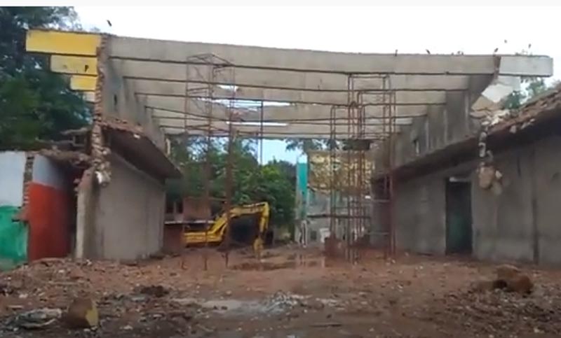 গুড়িয়ে ফেলা হয়েছে এফডিসির দুই ফ্লোর, উঠবে বহুতল মার্কেট