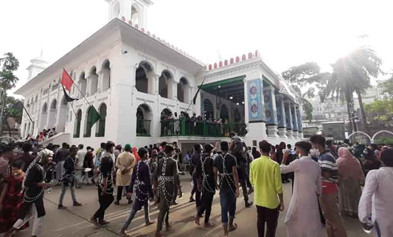 নীরবে পালিত হচ্ছে আশুরা, তাজিয়া মিছিল হোসেনি দালান প্রাঙ্গণেই