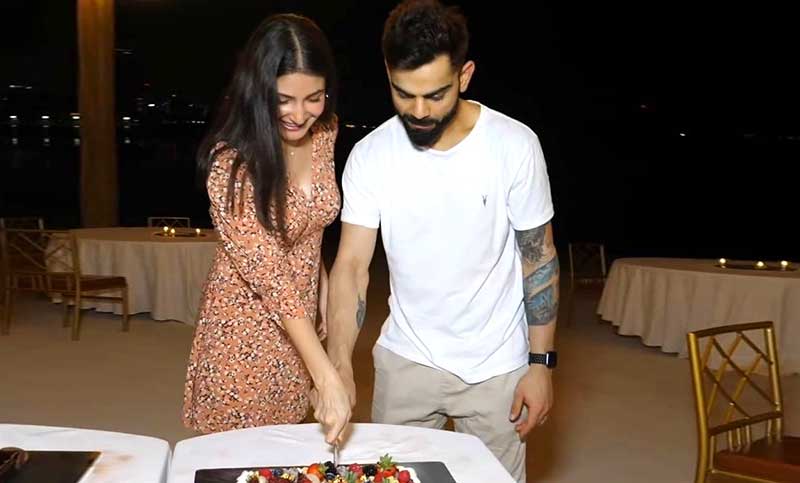 নতুন অতিথি আসছে; কেক কেটে কোহলিদের উদযাপন