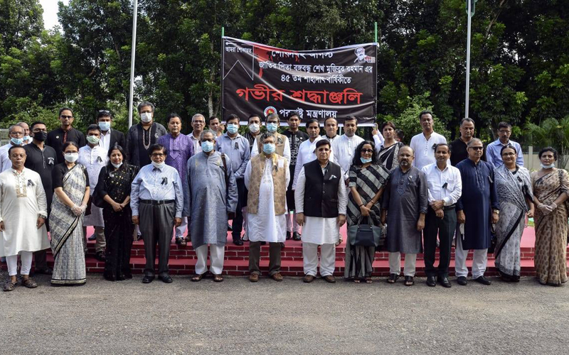 জাতির পিতার সমাধিতে পররাষ্ট্র মন্ত্রণালয়ের শ্রদ্ধা নিবেদন