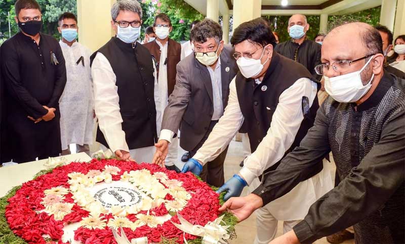 জাতির পিতার প্রতিকৃতিতে পুষ্পস্তবক অর্পণ পররাষ্ট্রমন্ত্রীর