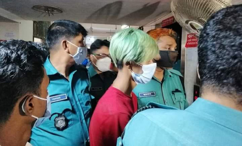 ‘তোমার চুলের এই অবস্থা কেন?’ বিচারকের প্রশ্নে অপু চুপ