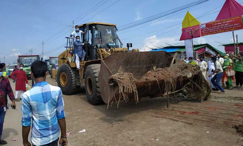 ২৪ ঘণ্টার আগেই বর্জ্য অপসারণ, কথা রাখলেন আতিকুল
