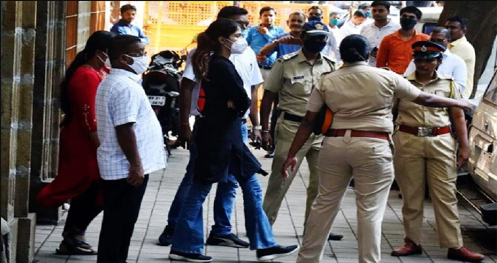 ‘ড্রাগ সিন্ডিকেটের’ সক্রিয় সদস্য রিয়া! উঠে এল চাঞ্চল্যকর তথ্য