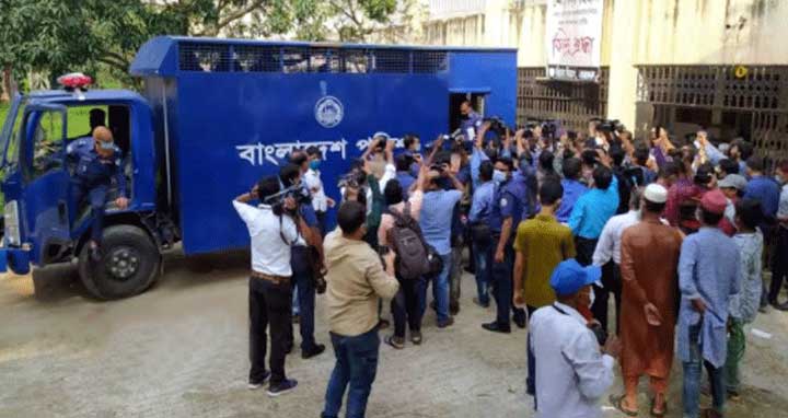 রিফাত হত্যা : অপ্রাপ্তবয়স্ক আসামিরা আদালতে