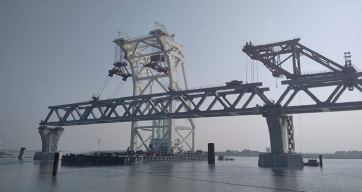 ৩২তম স্প্যানে পদ্মাসেতুর ৪৮০০ মিটার দৃশ্যমান