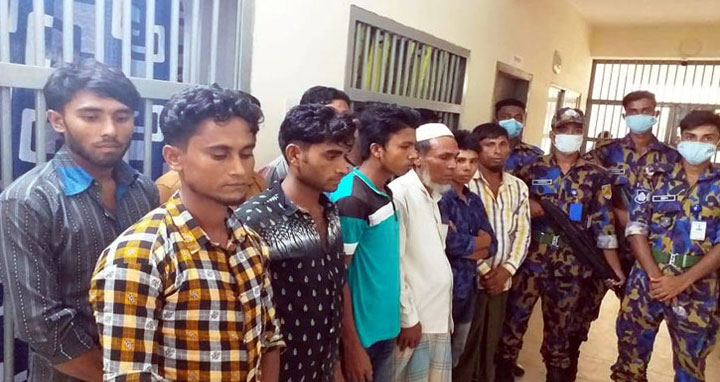ক্যাম্পে সংঘর্ষ: অস্ত্রসহ ১৬ রোহিঙ্গা গ্রেপ্তার