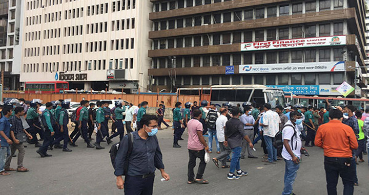 সৌদি প্রবাসীদের অবরোধ প্রত্যাহার