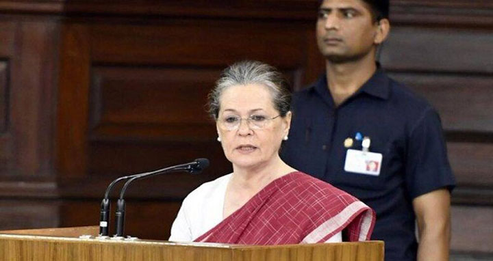 ভারতের গণতন্ত্র কঠিন সময়ের মধ্যে দিয়ে যাচ্ছে: সোনিয়া গান্ধী