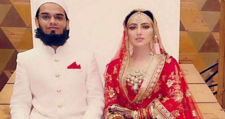মুফতিকে বিয়ে করলেন বলিউড তারকা সানা খান