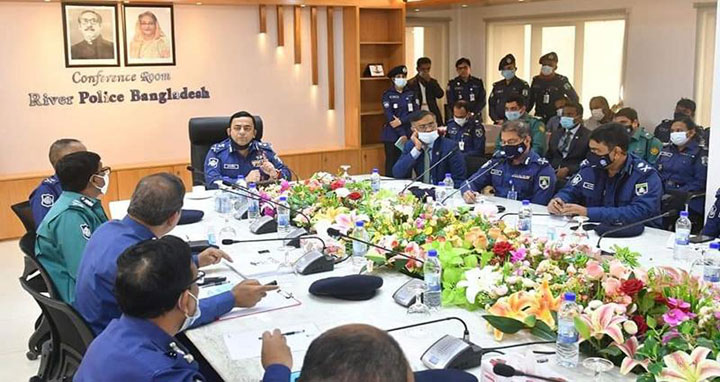 নিজ পেশাককে হৃদয় দিয়ে ভালোবাসতে পুলিশ সদস‌্যদের প্রতি আহ্বান আইজিপির