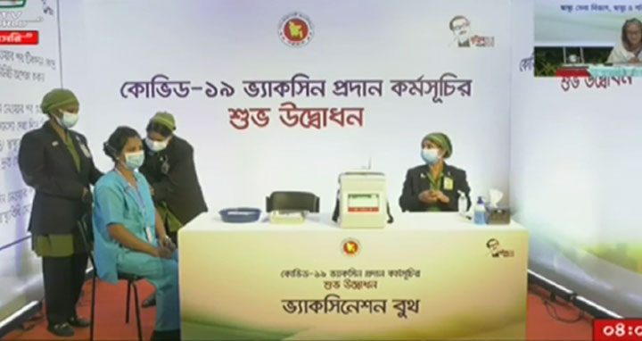 দেশে প্রথম করোনা টিকা নিলেন নার্স রুনু ভেরোনিকা