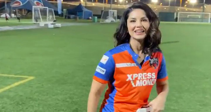 ভারতীয় ক্রিকেট দলে খেলতে চান সানি লিওন!