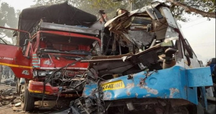 উত্তর প্রদেশে বাস-ট্রাকের সংঘর্ষে নিহত ১০