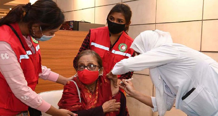৭ দিনে সারাদেশে দিনে টিকা নিলেন ৯ লাখের বেশি
