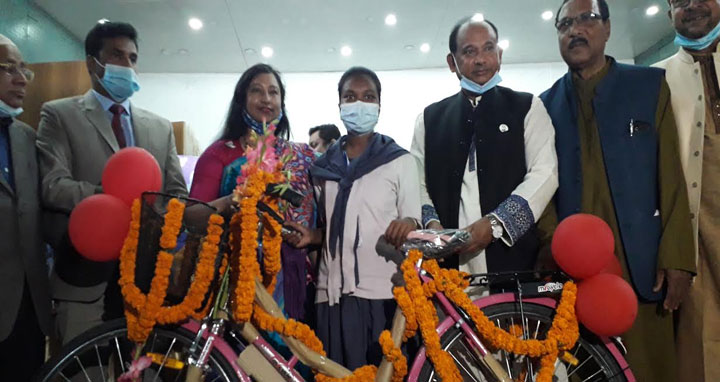 প্রত্যেকের জীবন মান উন্নয়নের মাধ্যমে দেশ গড়ে তুলতে হবে : রেলমন্ত্রী