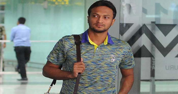 হঠাৎ দেশে ফিরছেন সাকিব