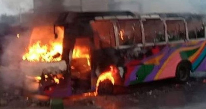 কুমিল্লায় বাসে আগুন লেগে নিহত ৩: আহত ১৫