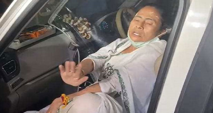 প্রচারণায় আহত মমতা