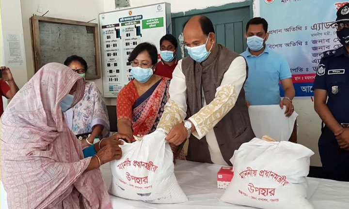 মানুষের কল্যাণে সহায়তার হাত বাড়িয়ে কাজ করে যাচ্ছে সরকার : রেলমন্ত্রী