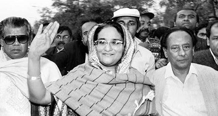 আজকের দিনে বাংলার মাটিতে ফিরে এসেছিলেন শেখ হাসিনা