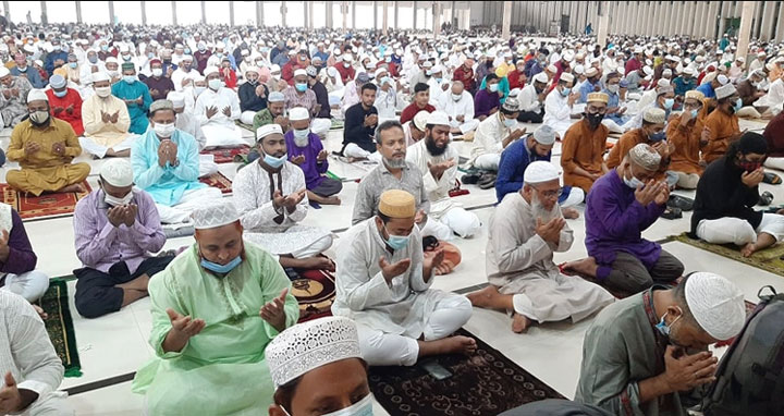 করোনামুক্তিতে দেশ ও জাতির জন্য ঈদ জামাতে বিশেষ দোয়া