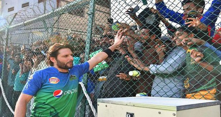 পিএসএল থেকে ছিটকে গেলেন আফ্রিদি