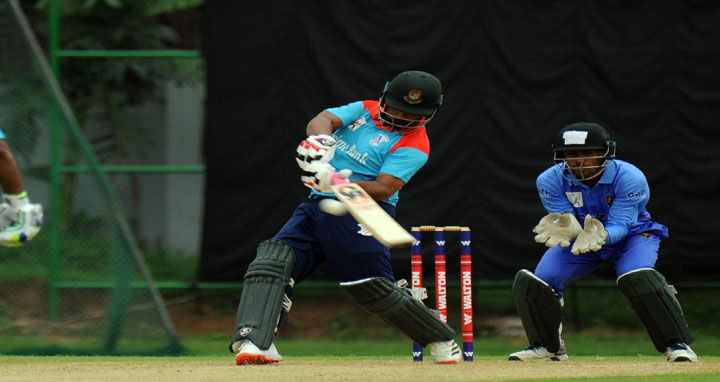 তামিমের ঝড়ো ব্যাটিংয়ে প্রাইম ব্যাংকের