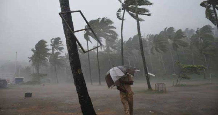 রাতে গুজরাট উপকূলে আঘাত হানতে পারে ঘূর্ণিঝড় তওকত