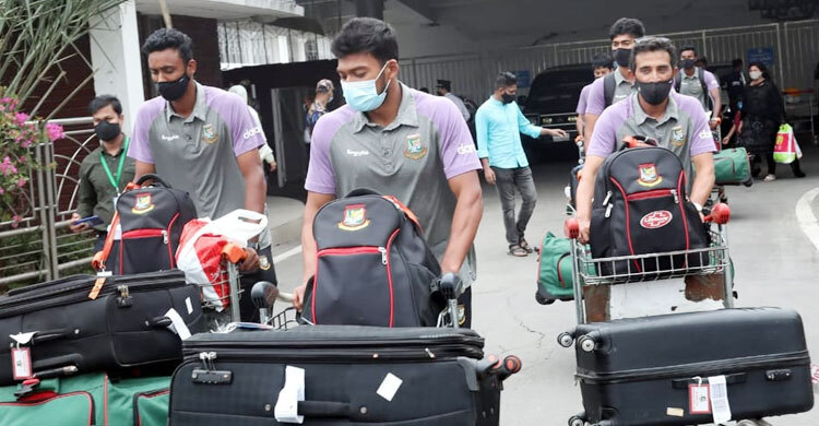 শ্রীলঙ্কা থেকে ঢাকায় পৌঁছালেন মুমিনুলরা