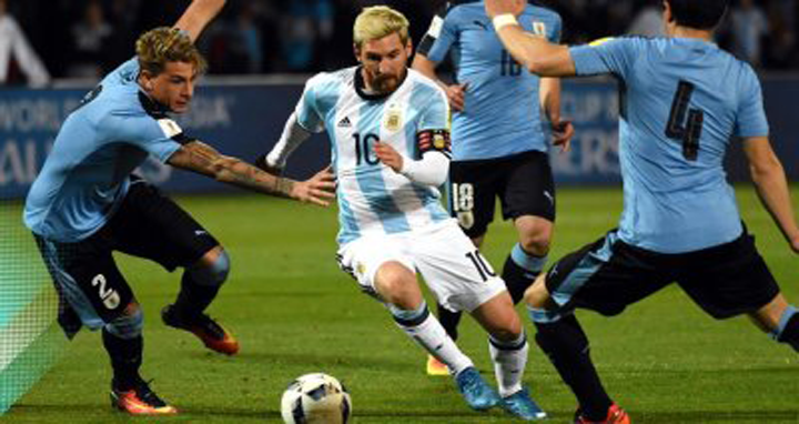 উরুগুয়েকে হারিয়ে পয়েন্ট টেবিলের শীর্ষে আর্জেন্টিনা