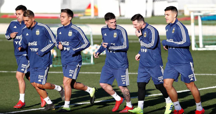 কাল ভোরে প্যারাগুয়ের মুখোমুখি আর্জেন্টিনা