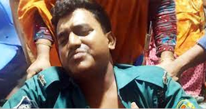 চট্টগ্রামে মাইক্রোবাসের ধাক্কায় পুলিশ কর্মকর্তা নিহত