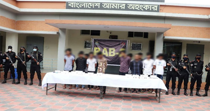 ঢাকায় কিশোর গ্যাংয়ের ১৬ সদস্য আটক