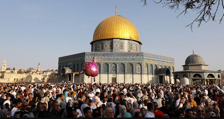 আল-আকসায় ঈদের নামাজ আদায় করেছেন হাজারো মুসল্লি