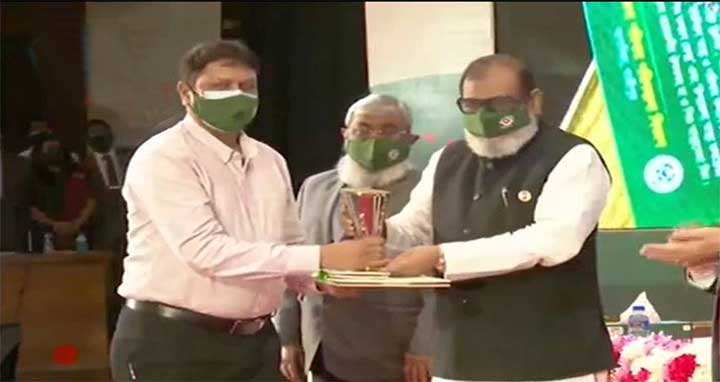 ৩৫ কর্মকর্তা ও প্রতিষ্ঠান পেল জনপ্রশাসন পদক