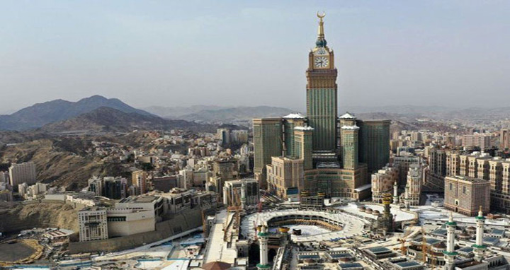 পর্যটকদের জন্য খুলছে সৌদির দরজা